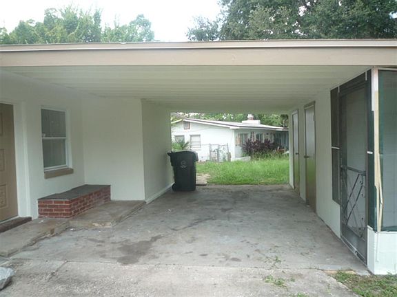 2nd image of 1800 Golfview Dr