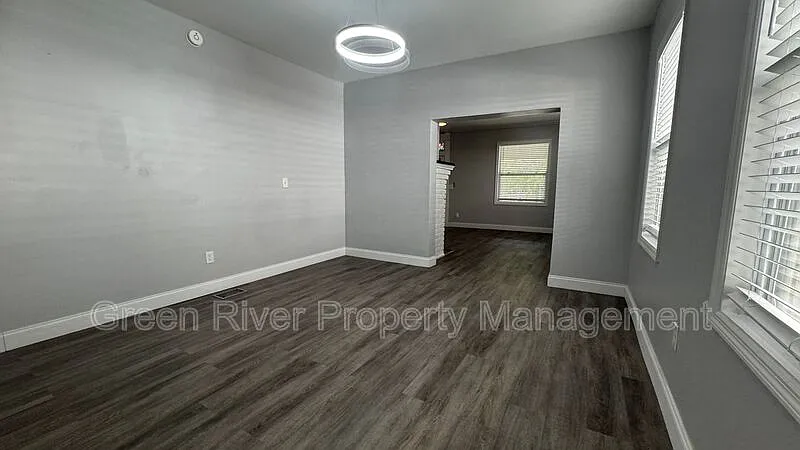 2 bed, 1.0 bath, 1050 sqft, $1,525 — Photo 2
