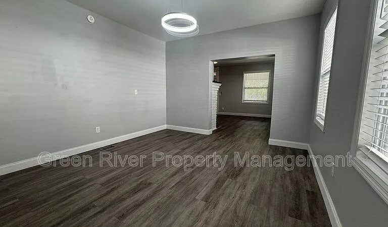 2805 College St — Photo 2