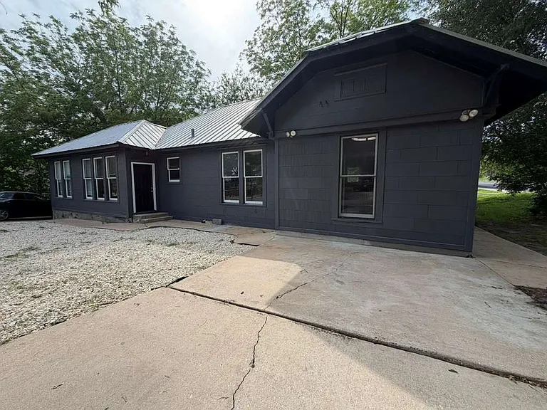 401 W Saint Elmo Rd #A — Photo 14