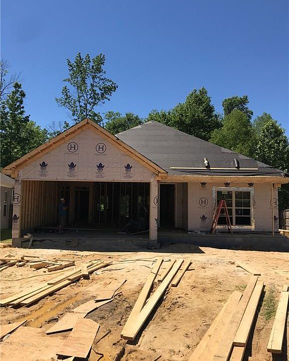 1st image of 2120 Waterford Cir