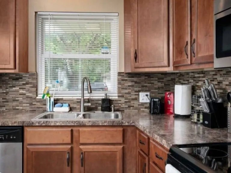1717 Rockne Dr — Photo 17
