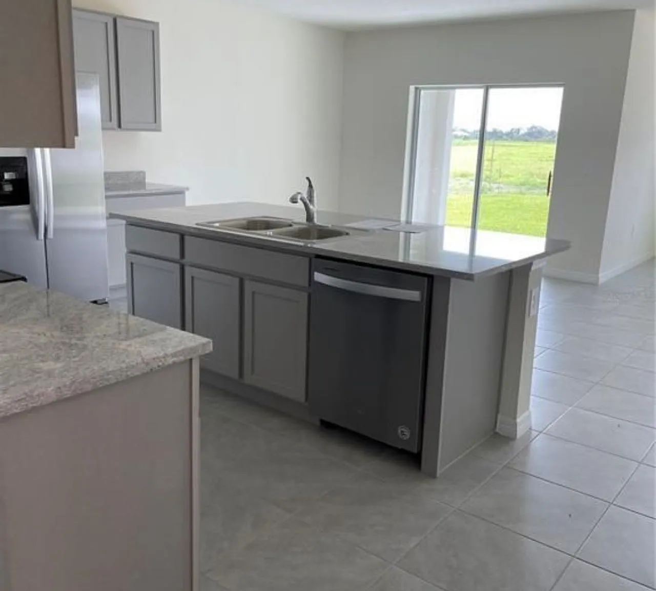 4 bed, 1828 sqft, $2,800 — Photo 3