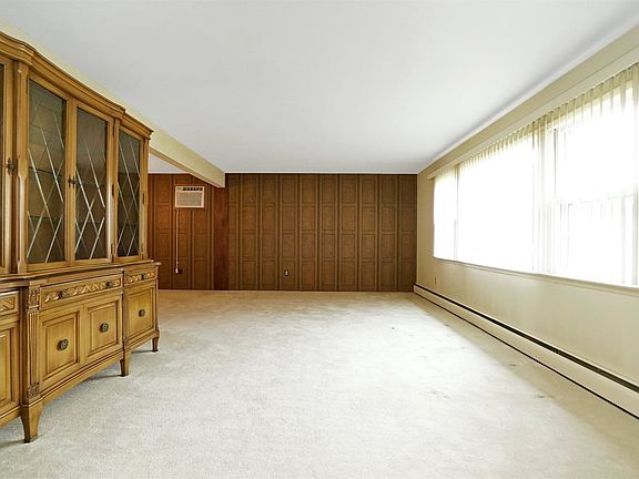 5th image of 47 Carnegie Dr