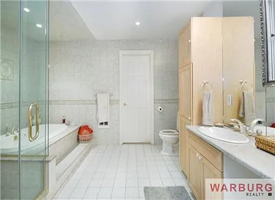 Rented by Warburg | media 10