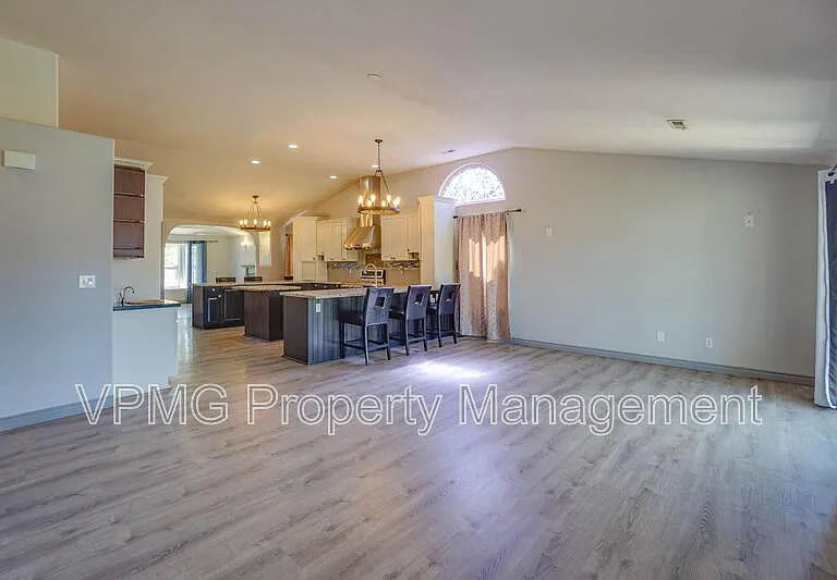 16404 NE 67th St — Photo 19