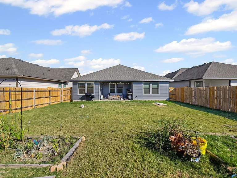 7203 Gilbert Dr — Photo 14