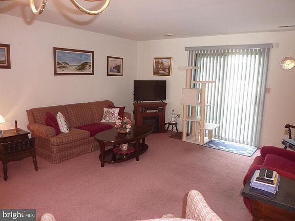 5th image of 336 Meeting House Ln