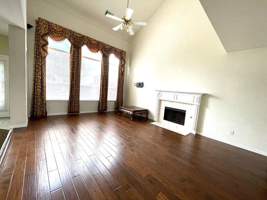 4 bed, 3016 sqft, $2,880 — Photo 2