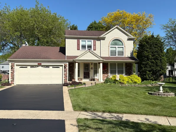 16 Rosewood Ct, Cary, IL 60013