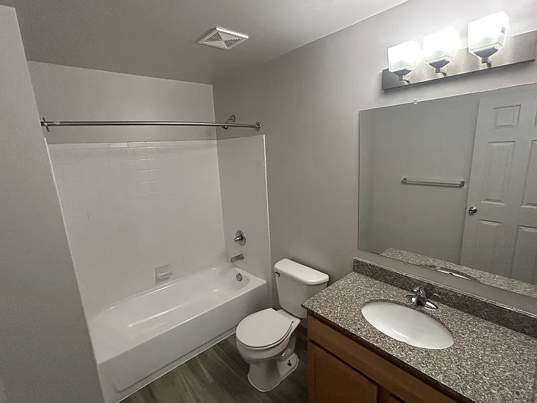Woodland Villa Apartments — Photo 37