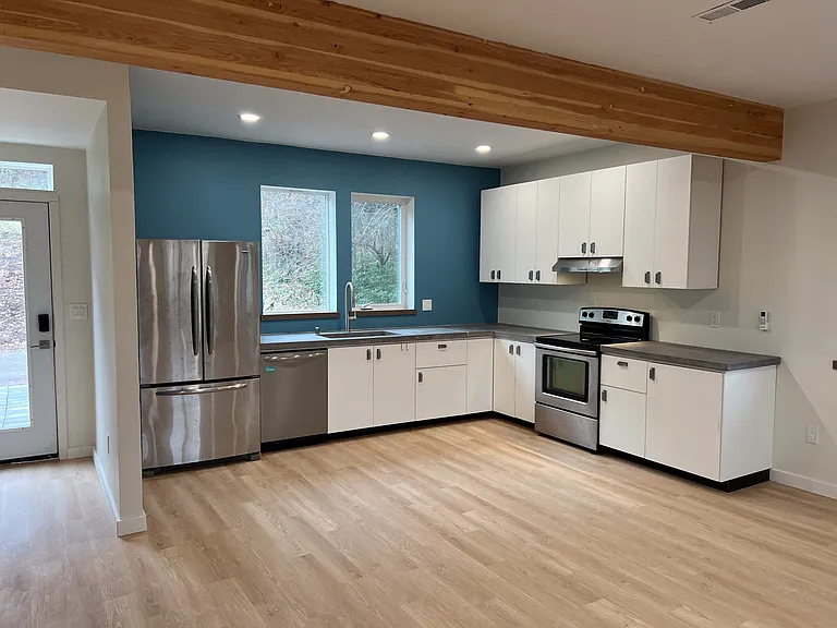 233 NW Byrkett Pl — Photo 3
