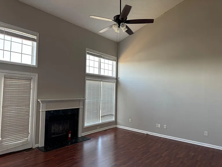 504 Thames Cir — Photo 8