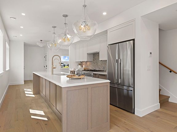 3rd image of 326 W 14th St #1
