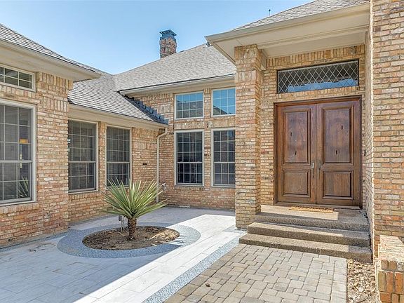 5th image of 300 Bridlewood Ct