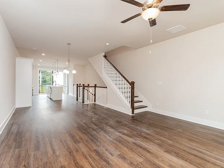 212 Mattoon St — Photo 5