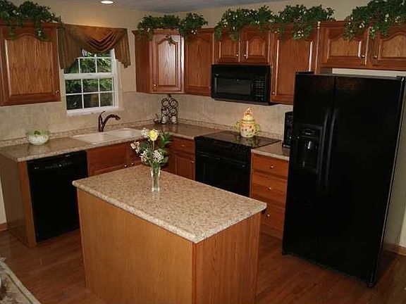 4th image of 1028 S Lake Dr