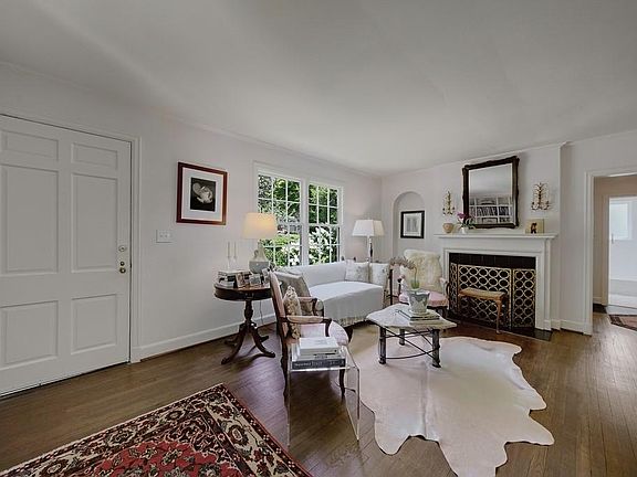 4th image of 2354 Hurst Dr NE