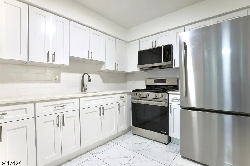 3 bed, 2.0 bath, $3,000 — Photo 3