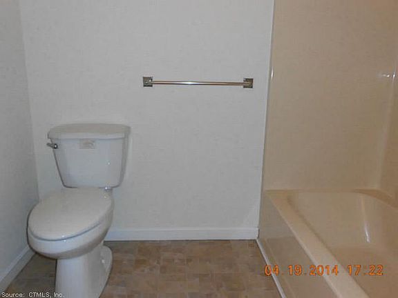 5th image of 35 Orlando Dr APT 6D