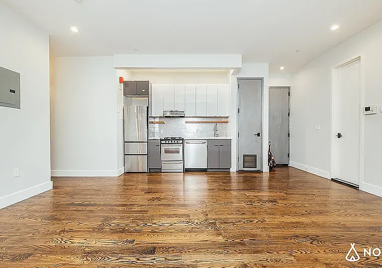 60-15 Myrtle Ave #Y — Photo 1