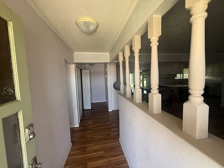 605 E Saint Anne Pl — Photo 4