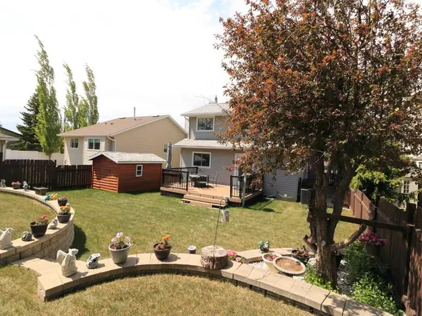 8 E Meadow Pl SE, Airdrie, AB T4A 1W4