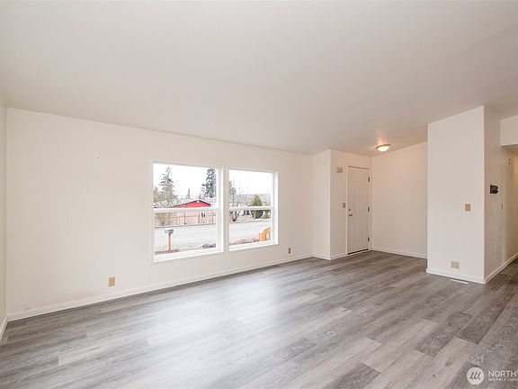 5th image of 204 W Park Ave