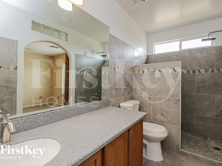 1730 E Maddison Cir — Photo 10