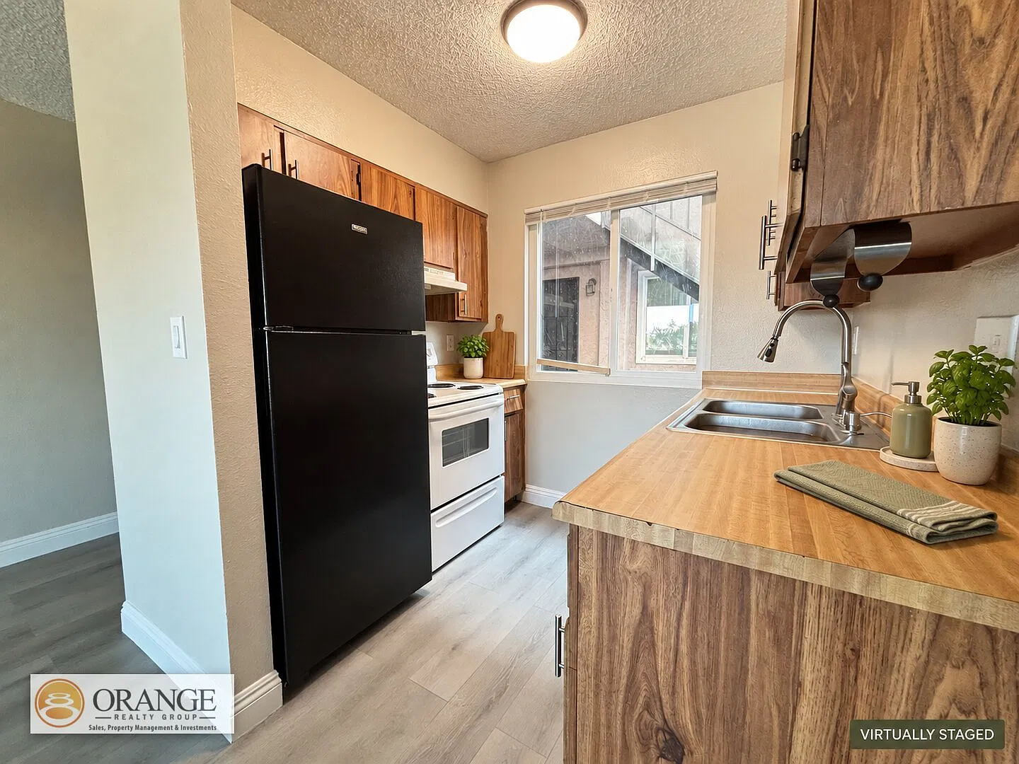 225 E Foster Ave — Photo 2