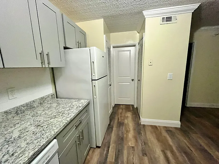 8205 Sun Spring Cir #72 — Photo 9
