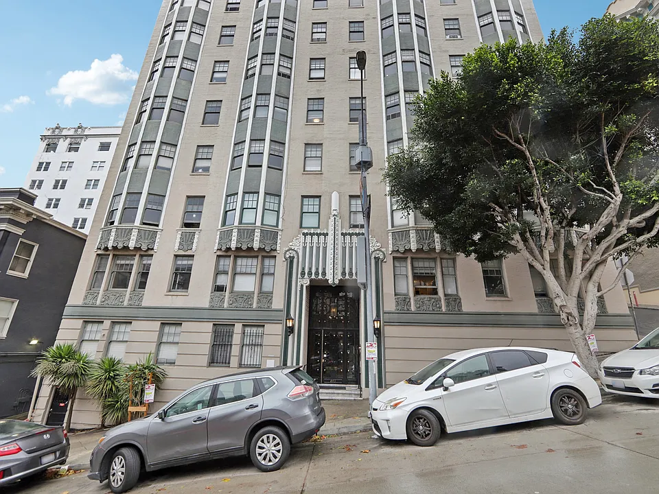 Front exterior view of the apartment building at 845 California St, San Francisco, CA 94108, United States
