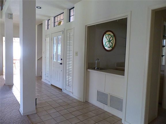 4th image of 820 Canyon Crest Dr