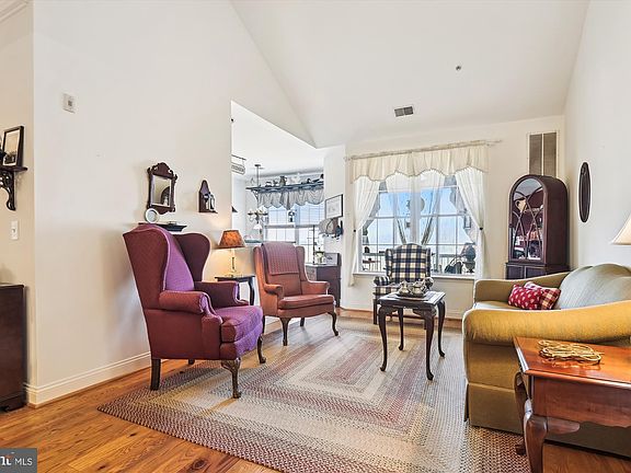 5th image of 1817 Selvin Dr Unit 402