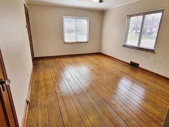 3rd image of 2616 Leslie Ave #2