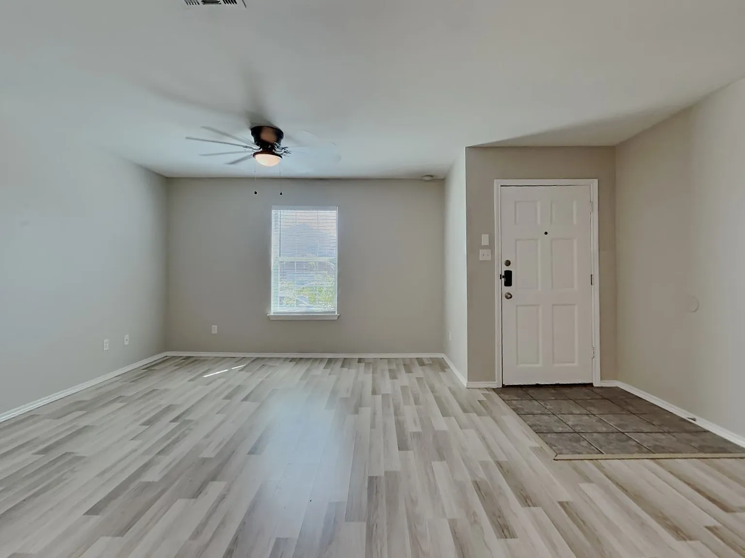 3 bed, 2.0 bath, 1080 sqft, $1,479 — Photo 3