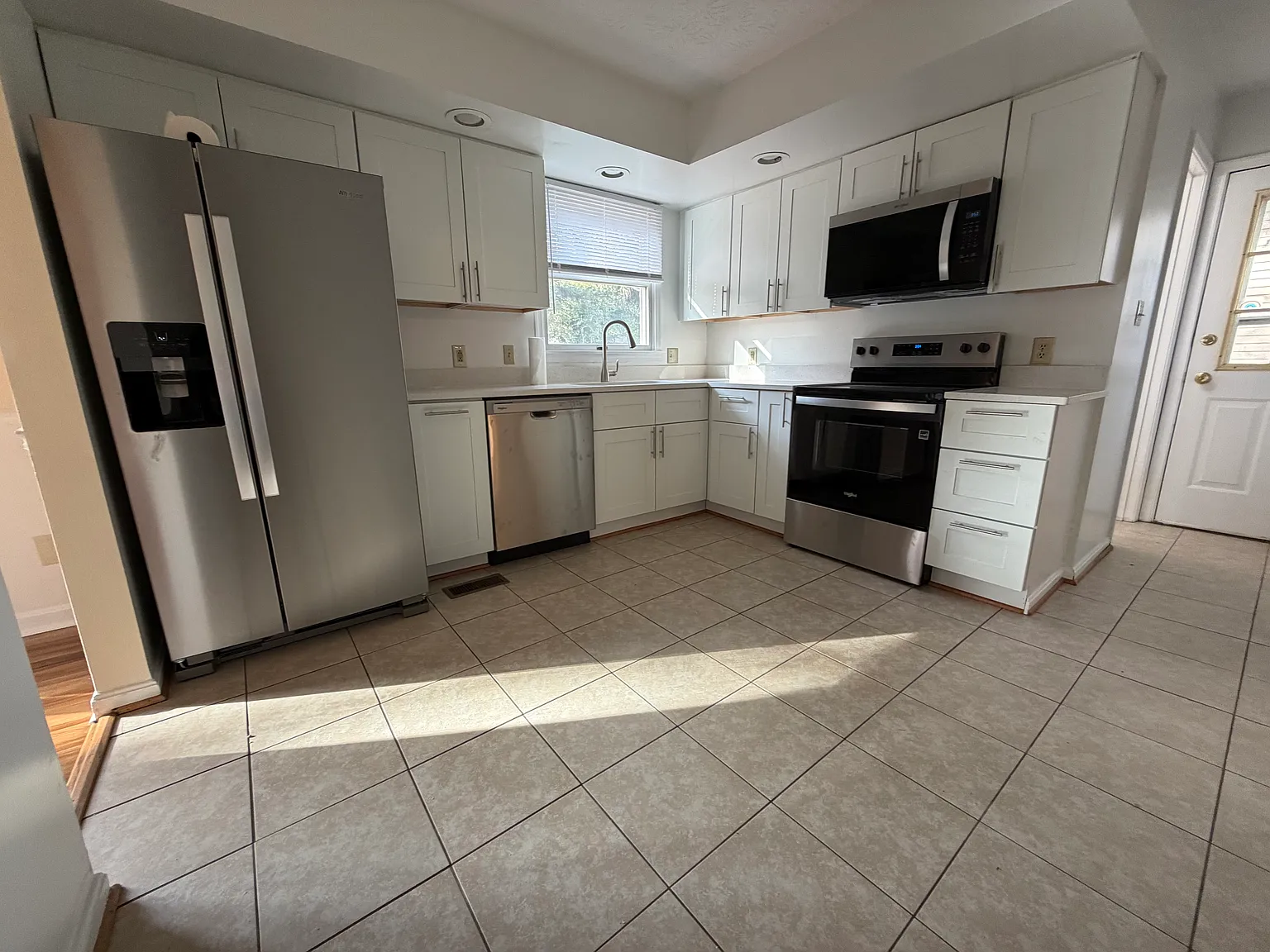 3 bed, 1.5 bath, 1248 sqft, $2,200 — Photo 4