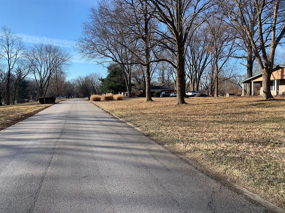2nd image of 107 Castle Dr