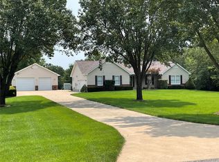 20 Treeline Dr, O'Fallon, MO 63366
