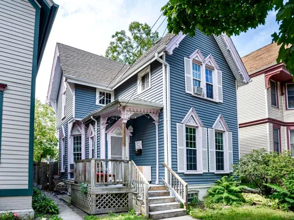 1825 N Oakland Ave, Milwaukee, WI 53202