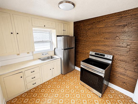 3rd image of 578 Dearborn Ave #2