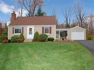 8 Kaechele Dr, Sandy Hook, CT 06482