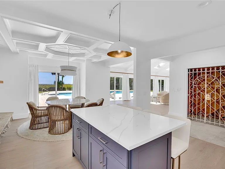 1916 Ocean Dr — Photo 16