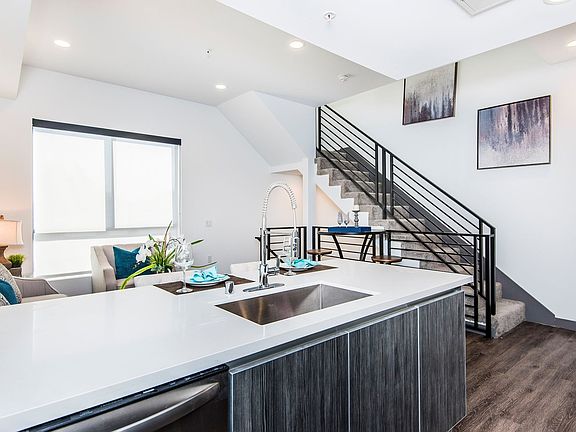 3rd image of 644 N Hobart Blvd #10