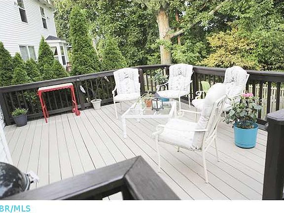 3rd image of 1185 Pebble Brook Dr