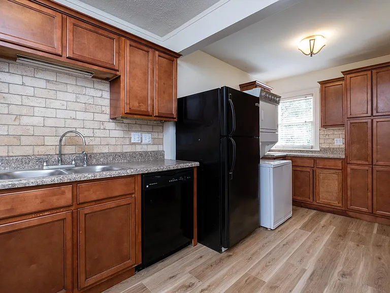 1808 Iris St — Photo 13