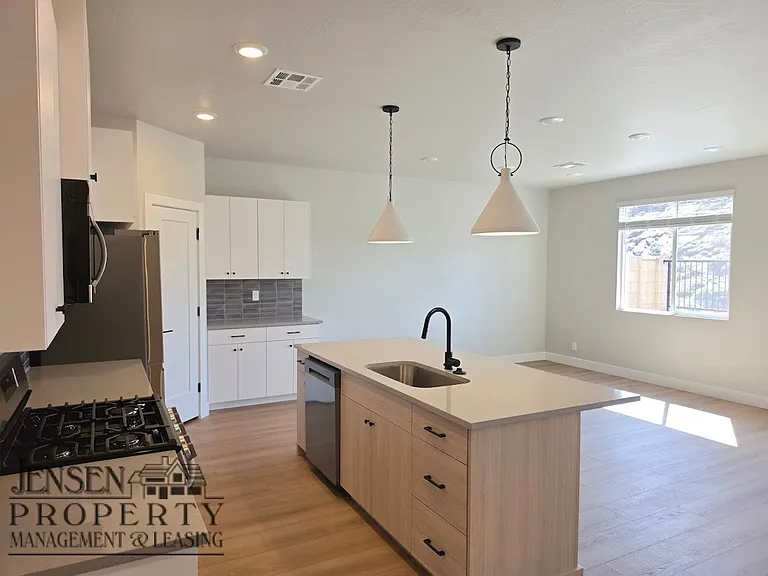 3984 E Fossil Way — Photo 4