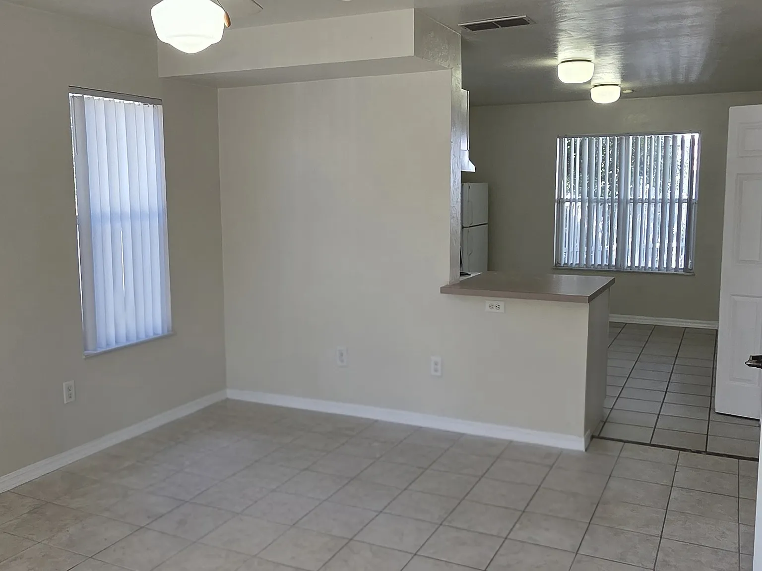 2 bed, 2.5 bath, 900 sqft, $1,800 — Photo 3