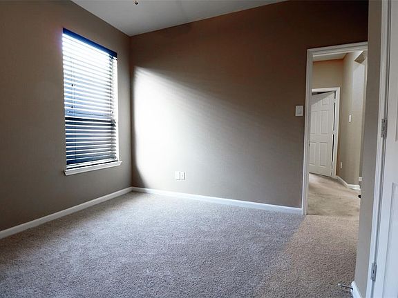 5th image of 15211 Monarch Creek Ln