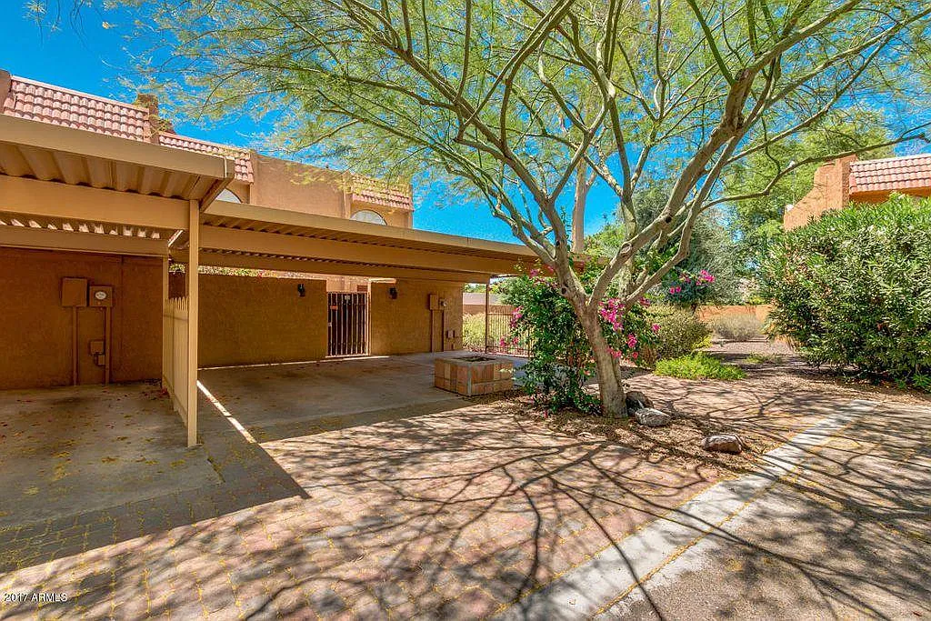 3 bed, 1.5 bath, 1624 sqft, $2,400 — Photo 2